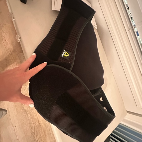 Aryse Live Elevated Universal Back Brace Lumbar Back Support Adjustable Fits All - Picture 8 of 14